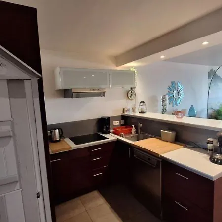 Apartment T3 En Premiere Ligne Vue Bassin, Proche Commerces *
