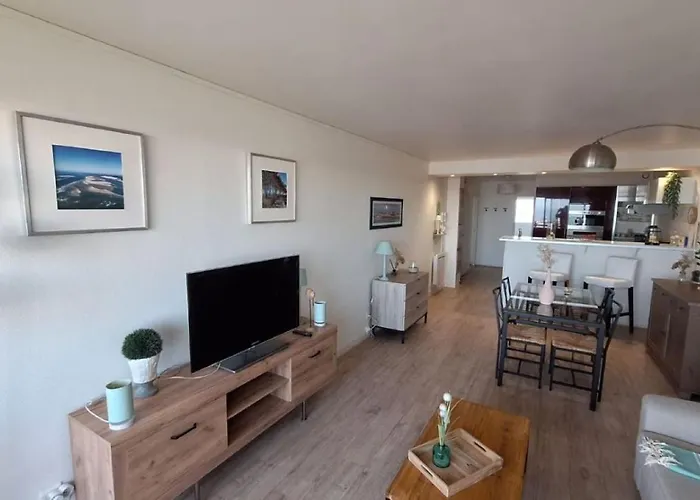 Apartment T3 En Premiere Ligne Vue Bassin, Proche Commerces *