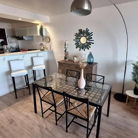T3 En Première Ligne Vue Bassin, Proche Commerces *