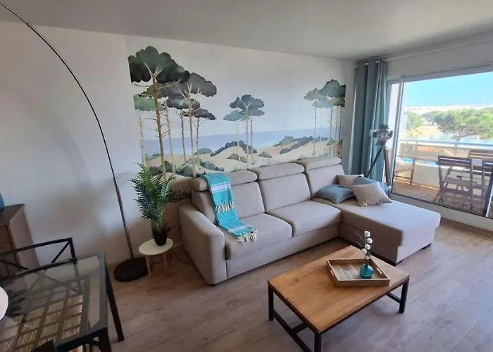 T3 En Première Ligne Vue Bassin, Proche Commerces *
